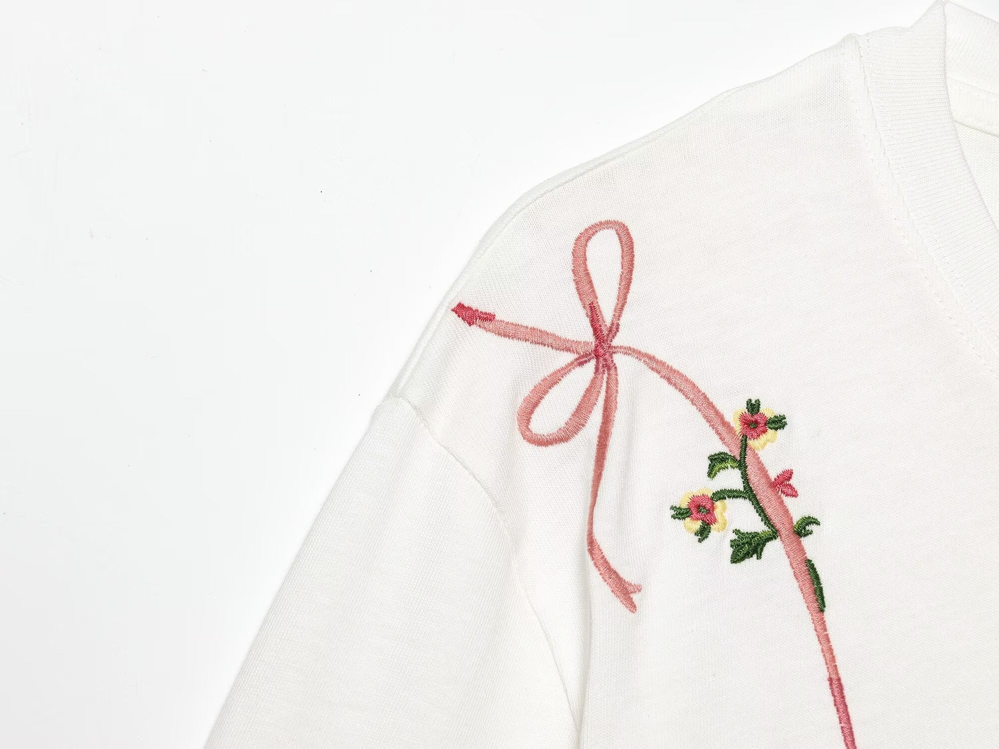 Women's Comfortable O Neck Embroidered Flower T-shirt